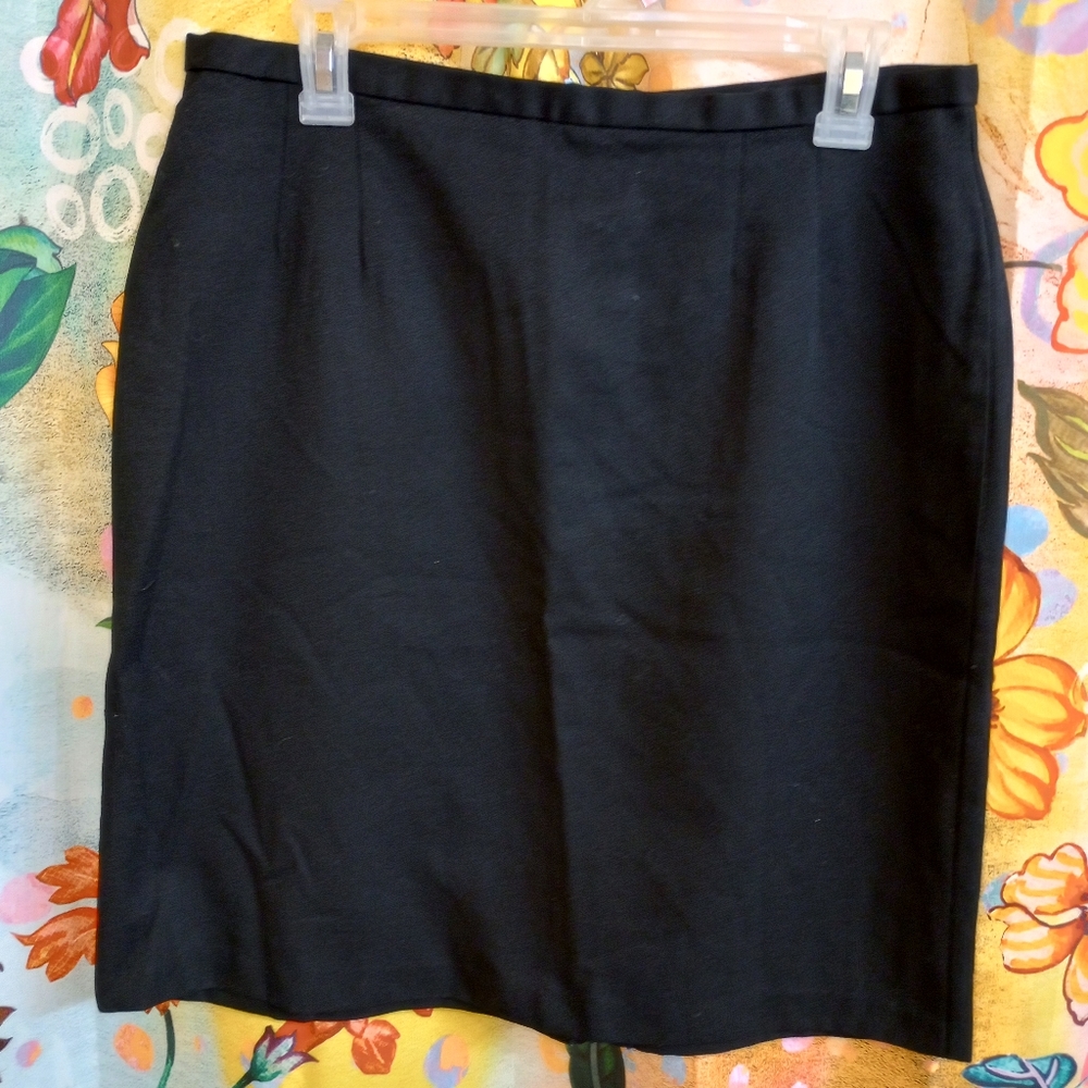 VINTAGE BLACK SKIRT size 8